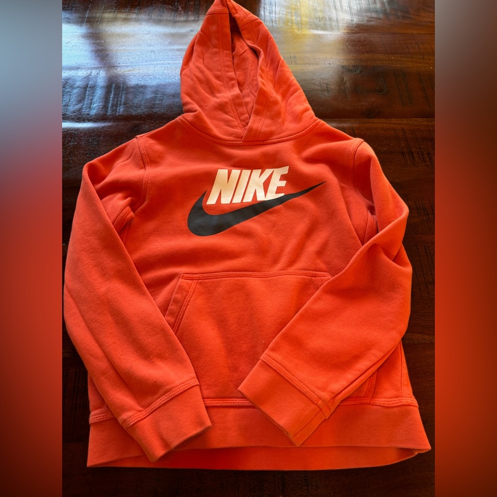 Boys NIKE hoodie - SIZE MEDIUM